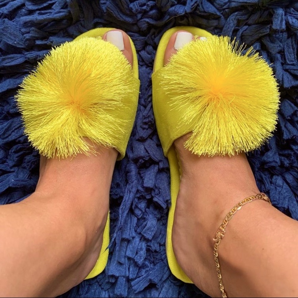 POM POM SANDALS ‼️